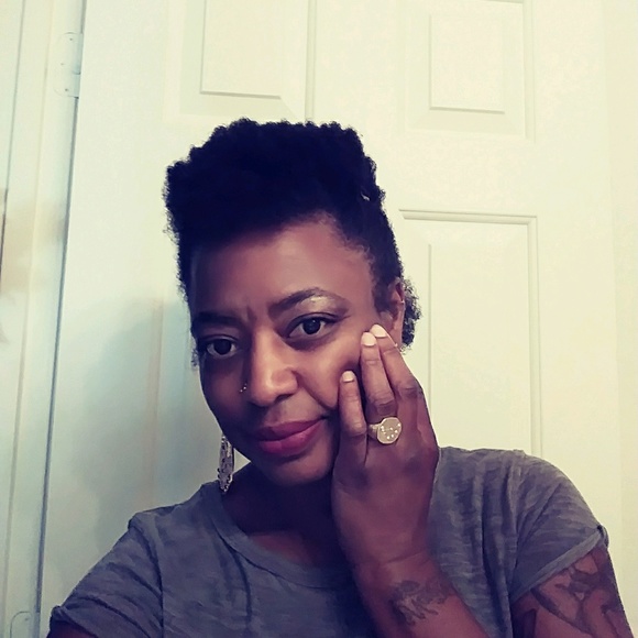 Meet your Posher, Renee - Picture 1 of 1